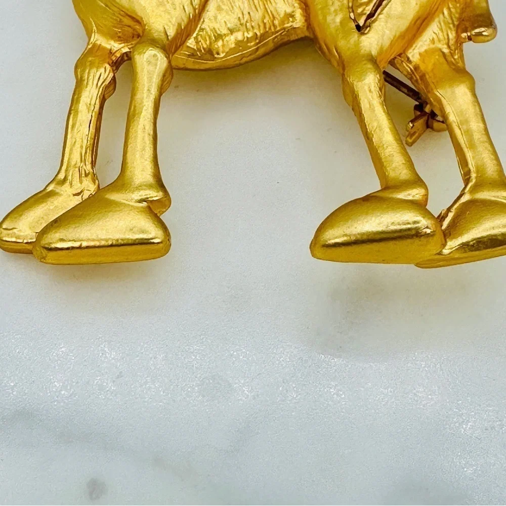Vintage Large Camel Brooch Pin Matte Brushed Gold Tone Intricate Rhinestone Eye